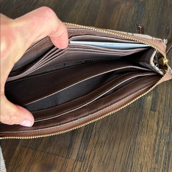 Coach Signature strip Zippy Wallet/Wristlet NEVER USED! - Picture 3 of 14